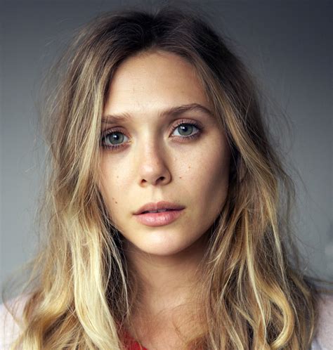 Vídeos pornôs com Elizabeth Olsen Blowjob 